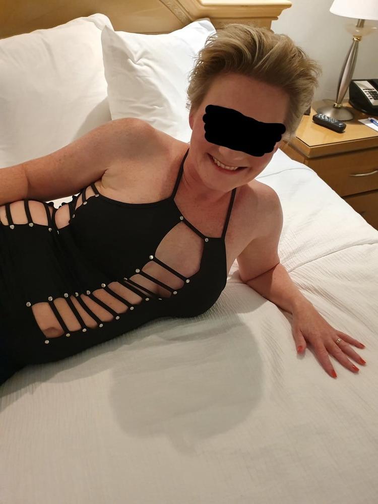 21P Private Couple pic .. 2