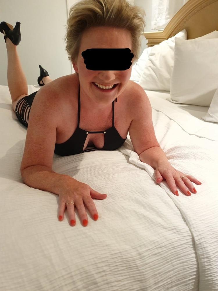 21P Private Couple pic .. 2