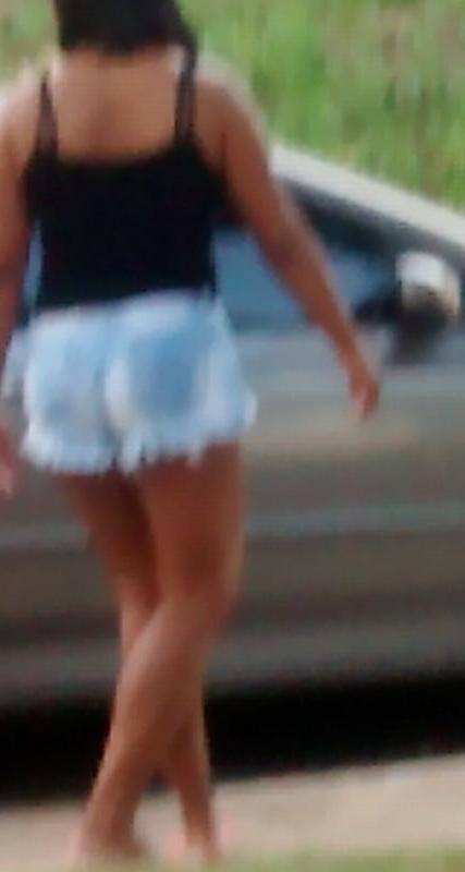 9P Morena Gostosa de Shorts Socado na Bunda