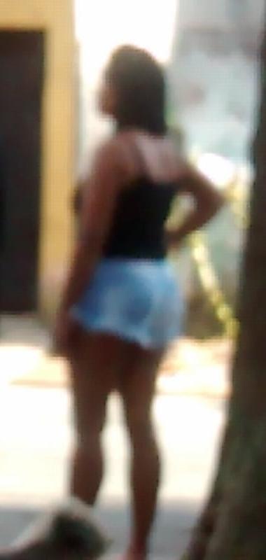 9P Morena Gostosa de Shorts Socado na Bunda