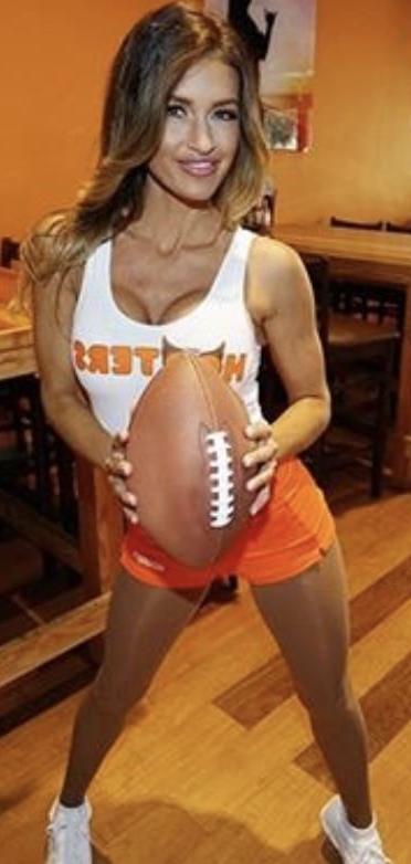25P Hooters Hotties pt.3