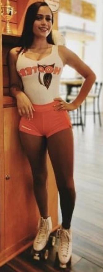 25P Hooters Hotties pt.3