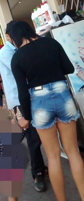 24P Moreninha Gostosa de Shorts jeeans