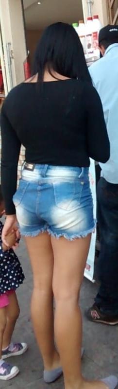 24P Moreninha Gostosa de Shorts jeeans