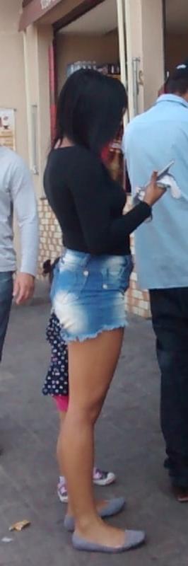 24P Moreninha Gostosa de Shorts jeeans