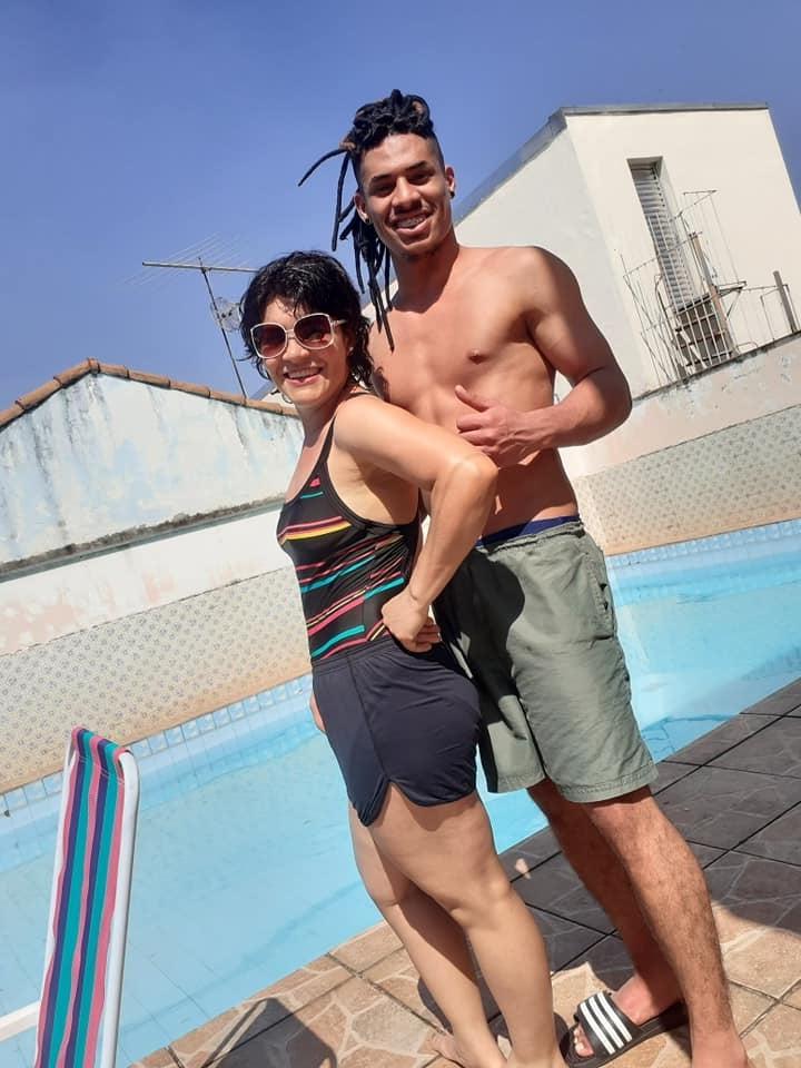 22P Housewife (Latin milf )