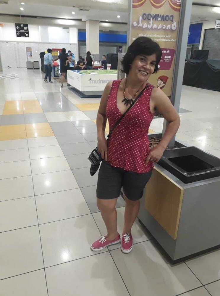 22P Housewife (Latin milf )