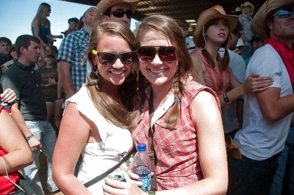 25P Country hotties.