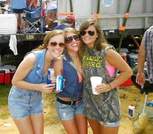 25P Country hotties.