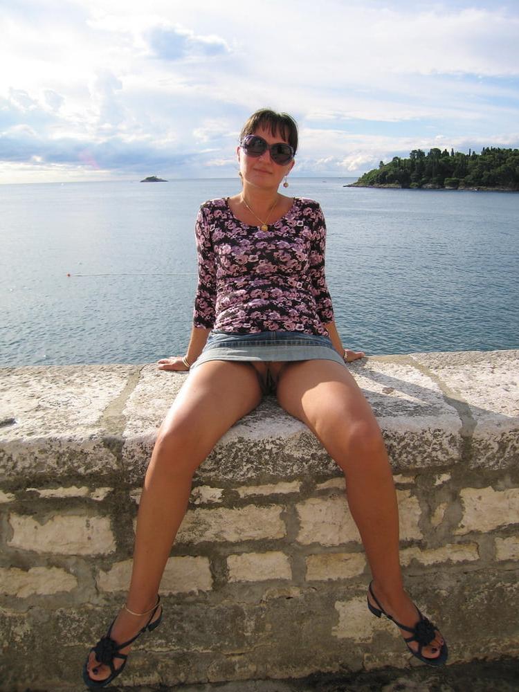 25P Nudist Couple Naked on Holiday
