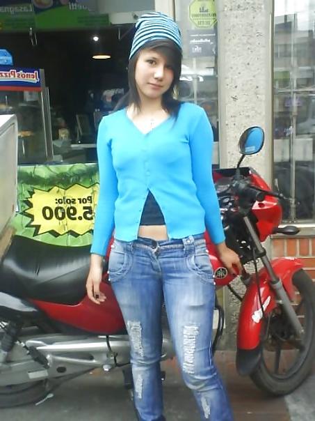 25P Teens cameltoe