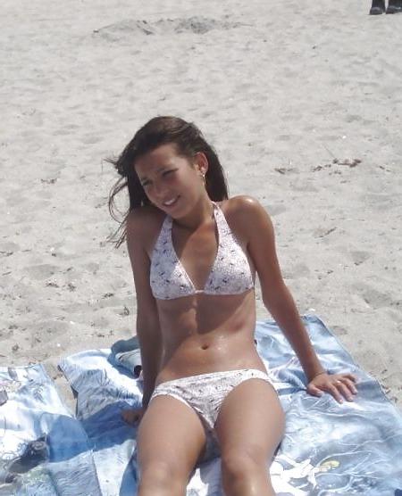 25P Teens cameltoe