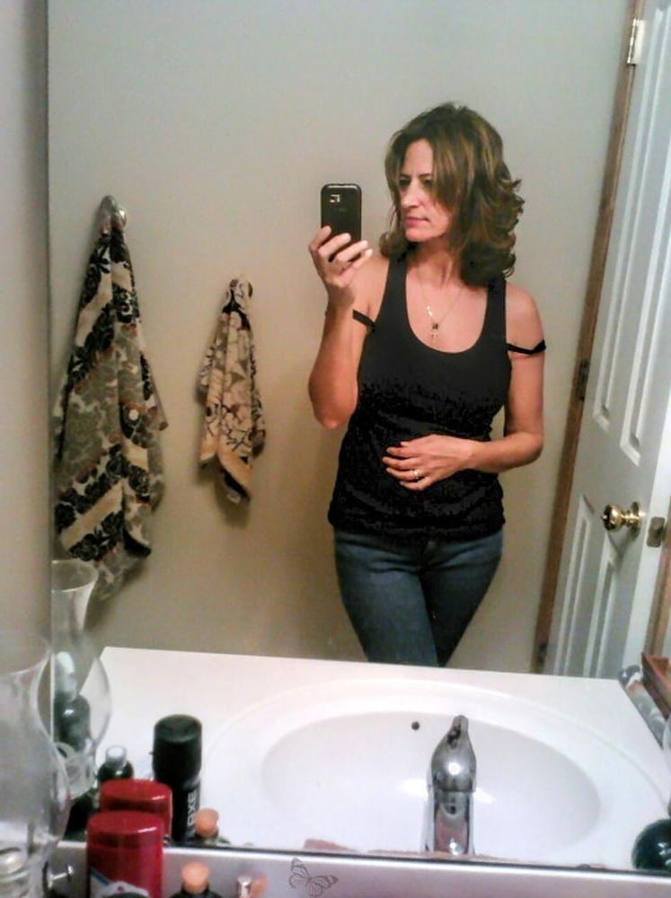 19P Exposed - Mom's Hot Selfies