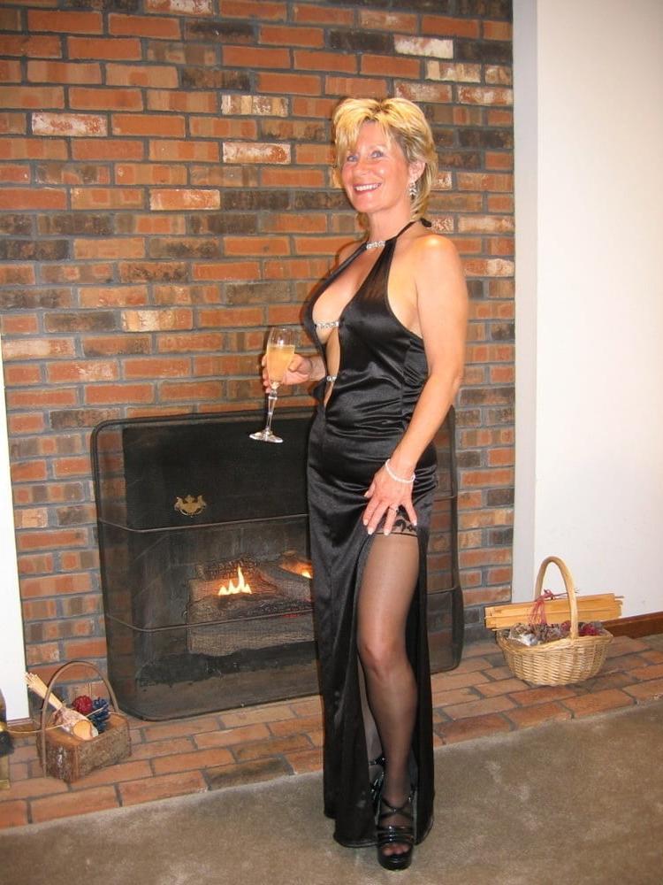 25P Grannies Leg Show