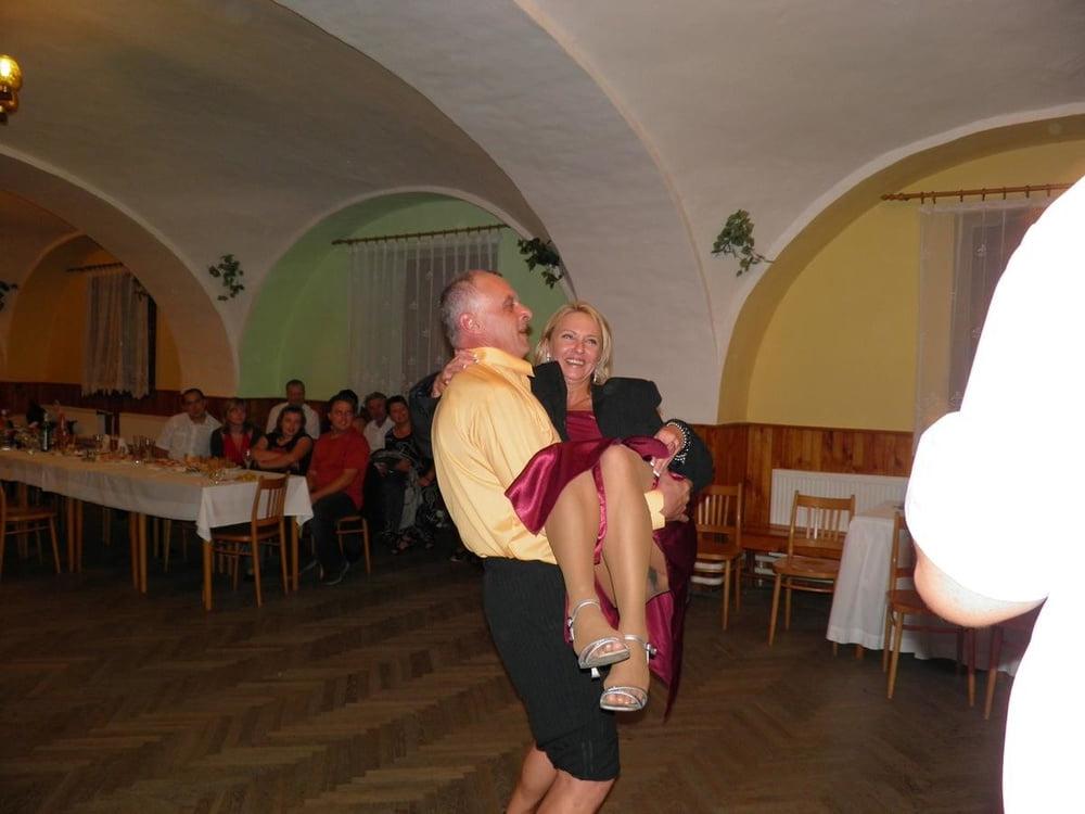 25P Grannies Leg Show