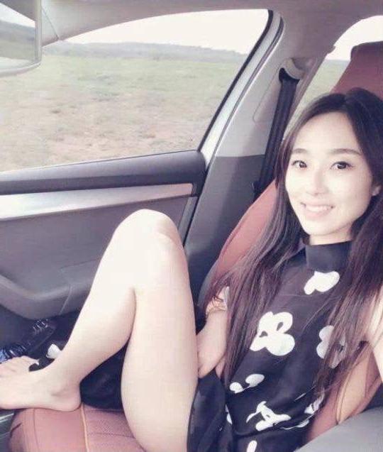 14P Amateur Chinese Flashing in Car