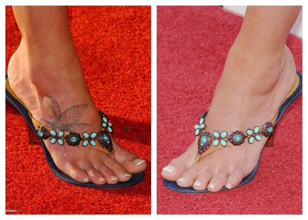 9P Lena Headey perfect toes