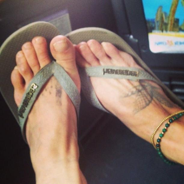 9P Lena Headey perfect toes