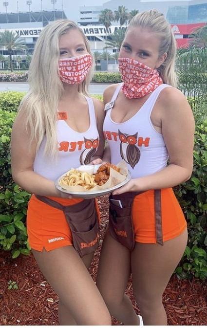 25P Hooters Hotties