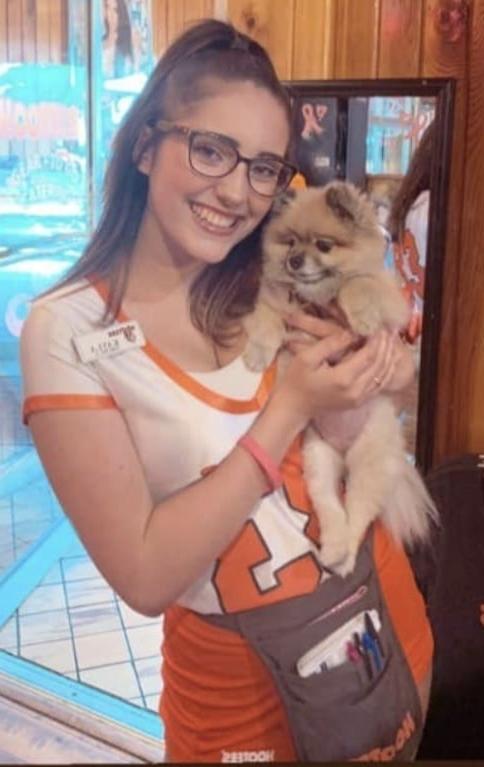 25P Hooters Hotties