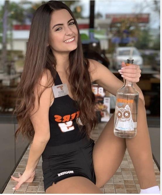 25P Hooters Hotties