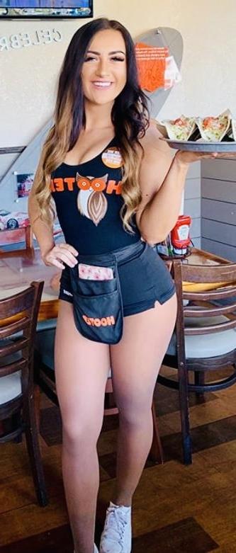 25P Hooters Hotties