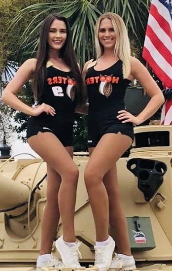 25P Hooters Hotties