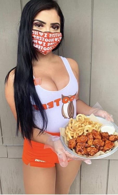 25P Hooters Hotties