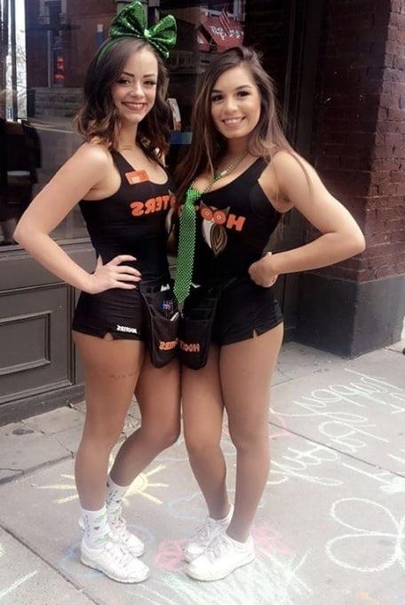 25P Hooters Hotties