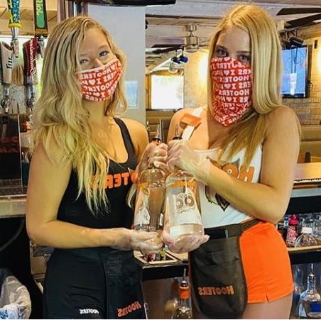 25P Hooters Hotties