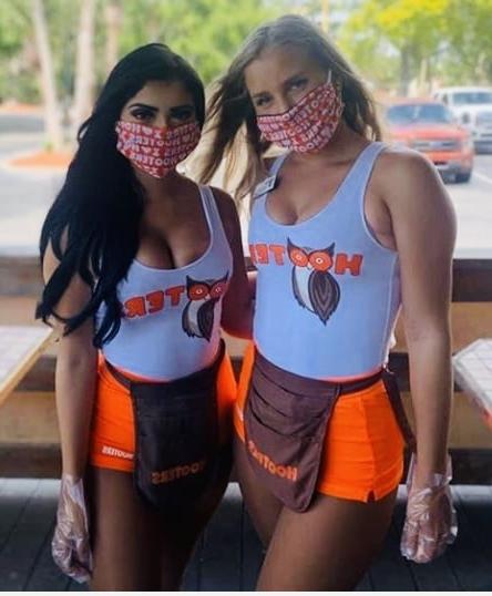 25P Hooters Hotties