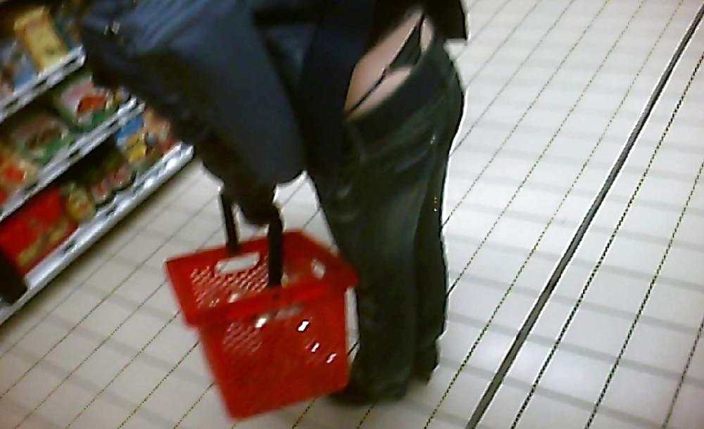 12P Visible thong flashing