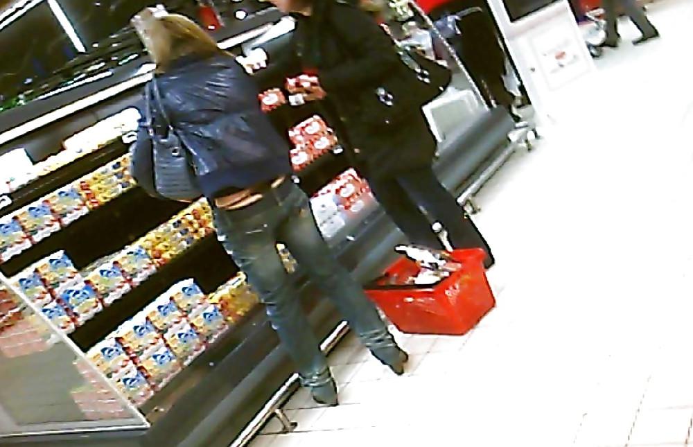 12P Visible thong flashing