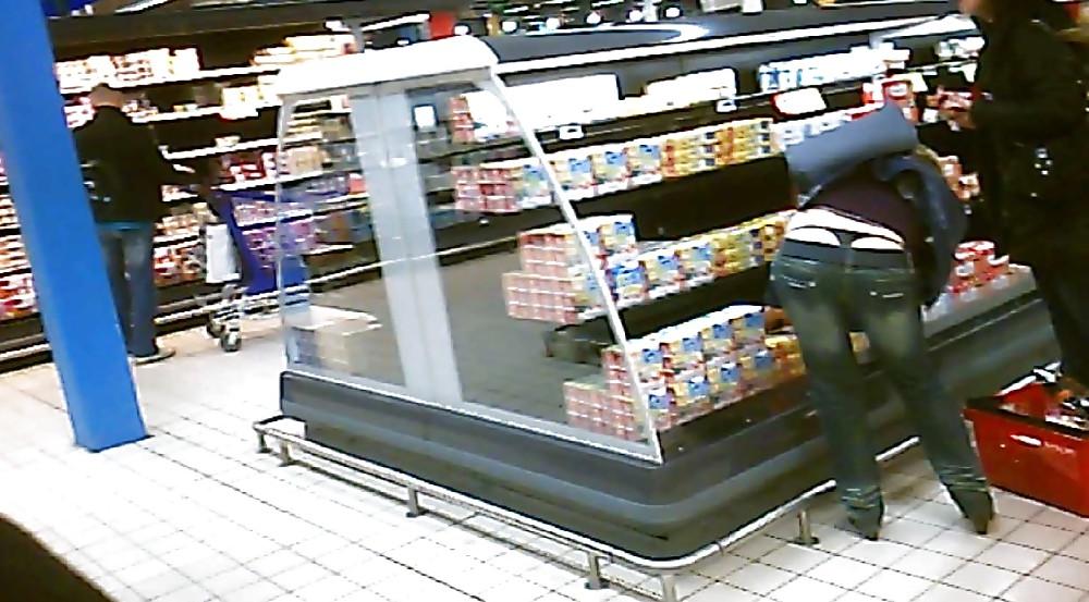 12P Visible thong flashing