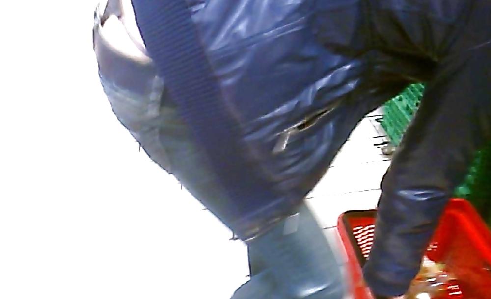 12P Visible thong flashing