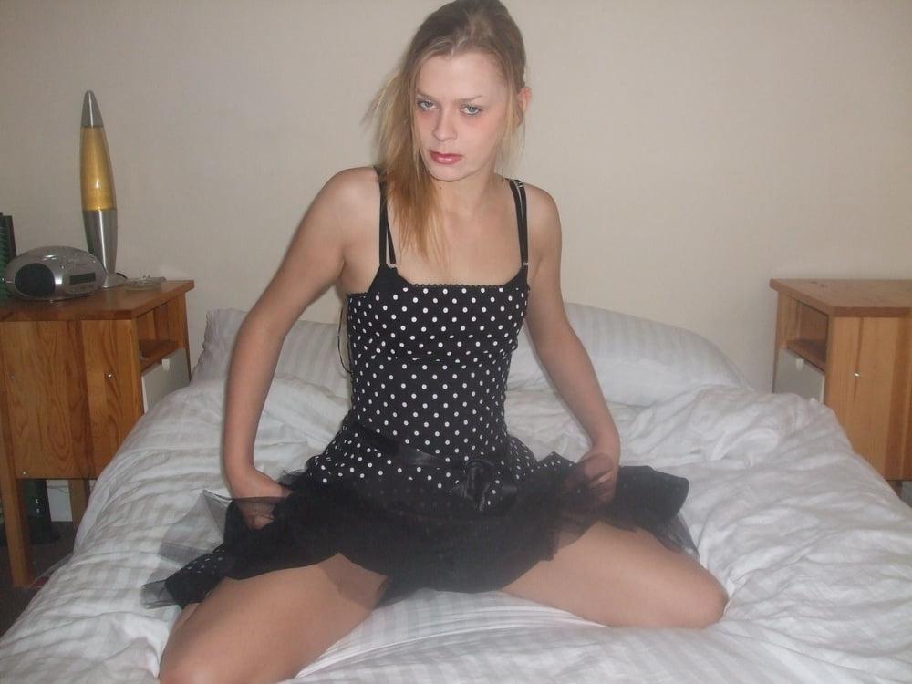 25P SKINNY CHAV SUCKS AND FUCKS