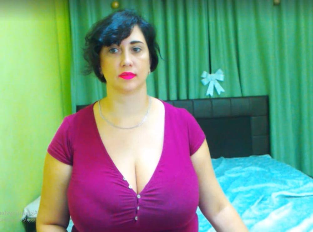 25P Big tit cam