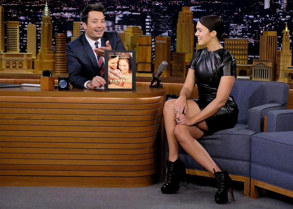 8P Mandy Moore - Tonight Show with Jimmy Fallon (24 September 2
