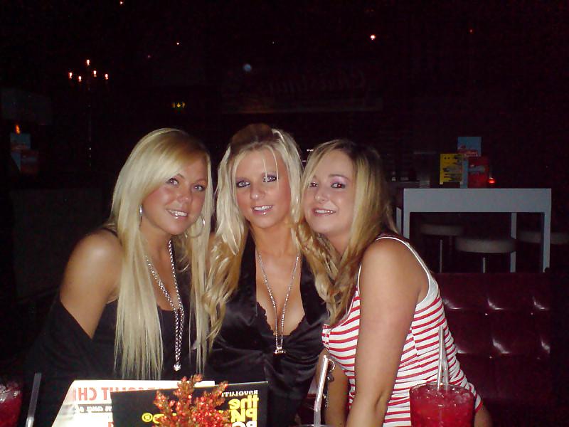 25P Hot lesbian couple