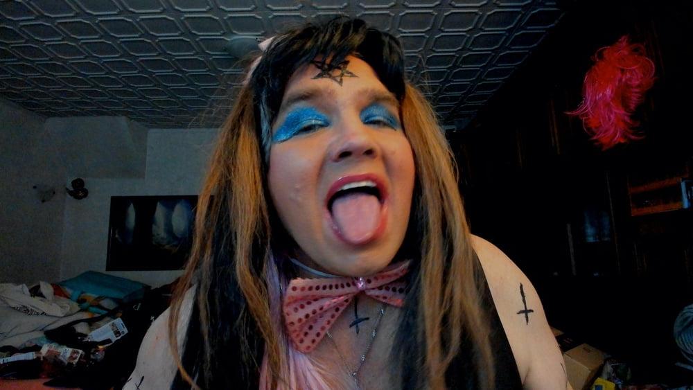 25P sexy friend