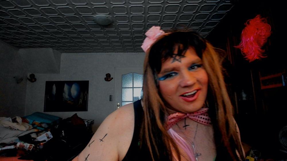 25P sexy friend