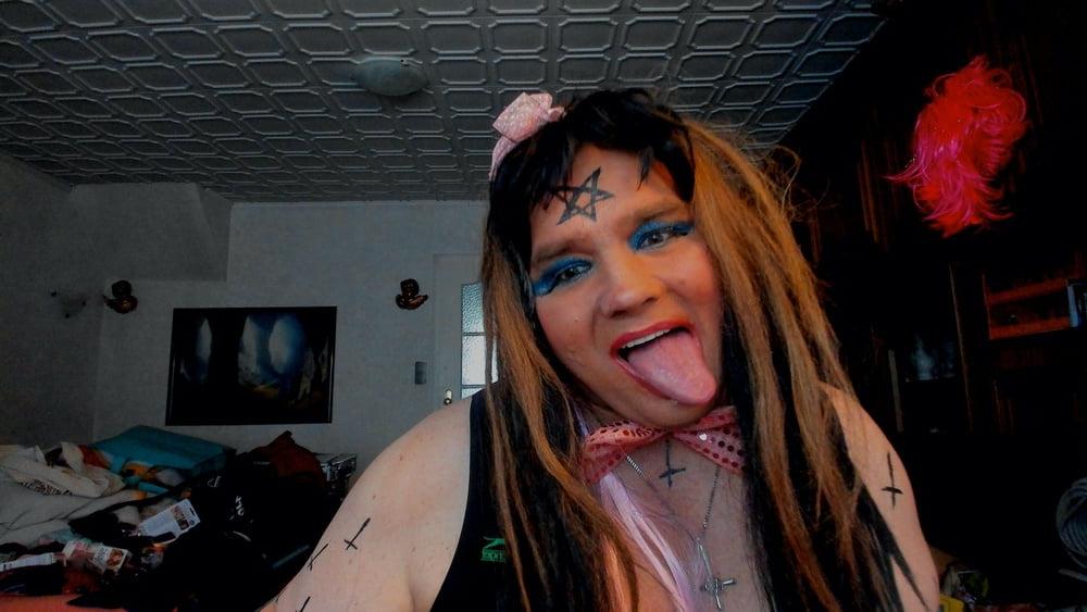 25P sexy friend