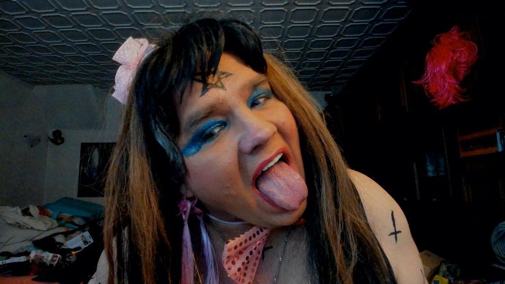 25P sexy friend