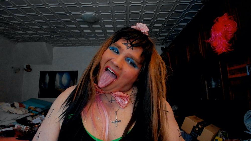 25P sexy friend