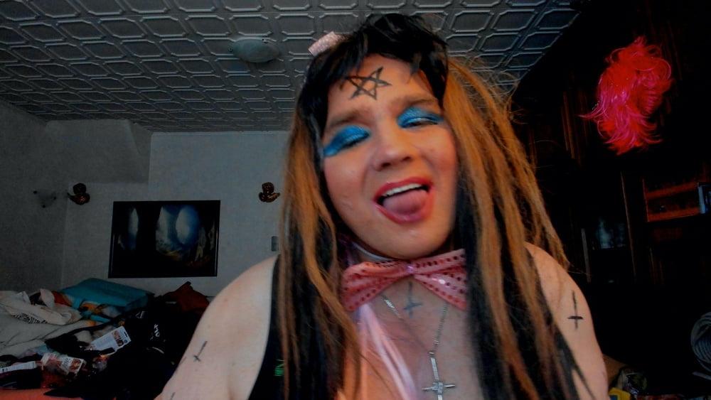 25P sexy friend