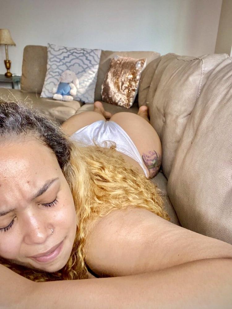 25P ASHLY THICK GREEN EYED DOMINICAN