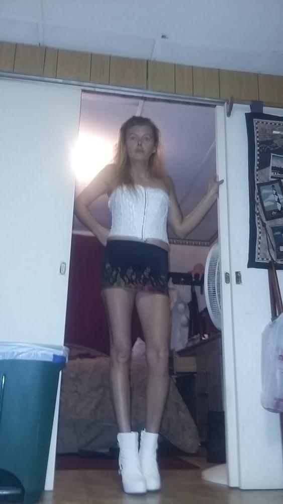 25P Mary Chaffee-Hot Housewife