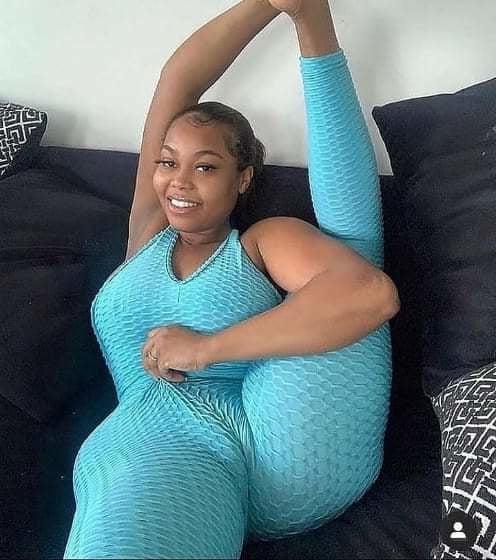 24P Camel toe