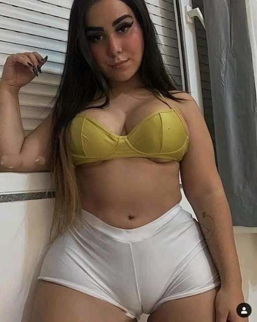24P Camel toe
