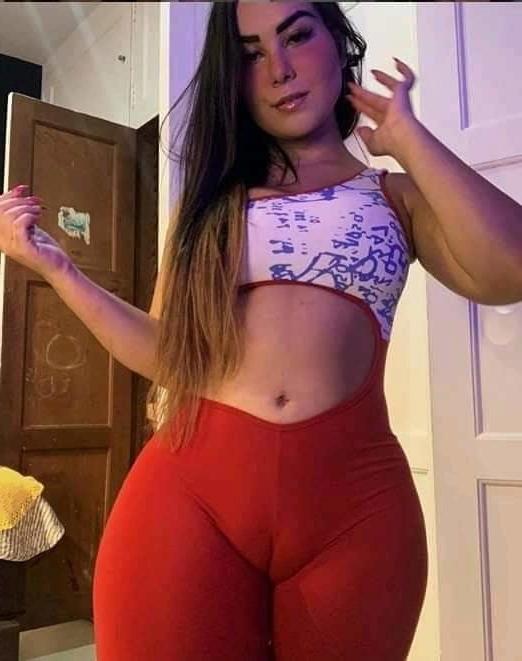 24P Camel toe